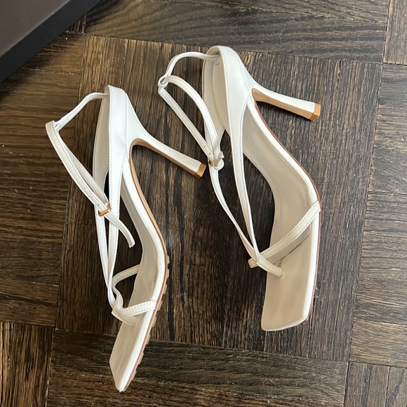 AUTHENTIC Very good condition BOTTEGA VENETA White Nappa Leather heels size 37.5 - Picture 8 of 16